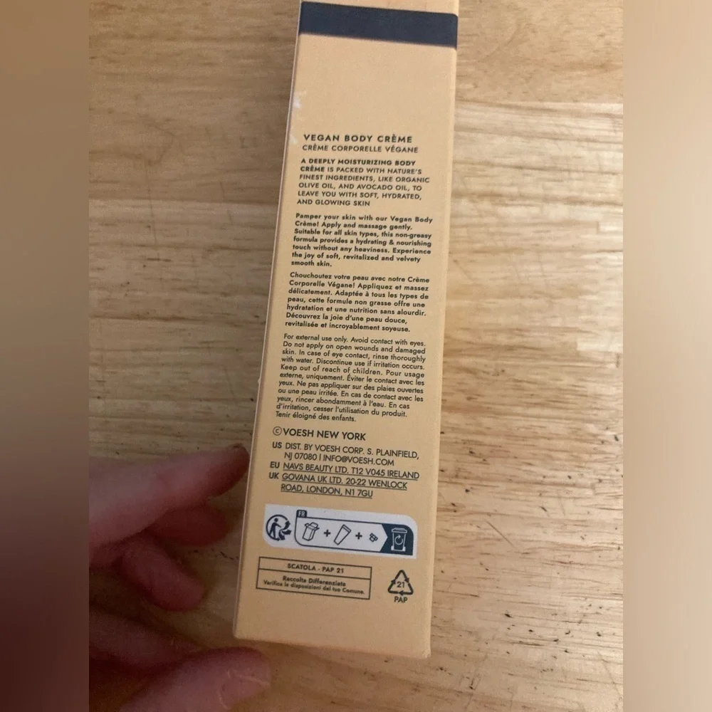 Voesh New York vegan body cream, Tangerine Glow scent in 3 fl ox size. Brand new